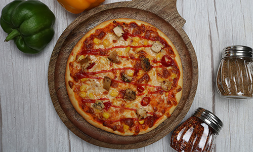 Hot Chicken Cheese Pizza